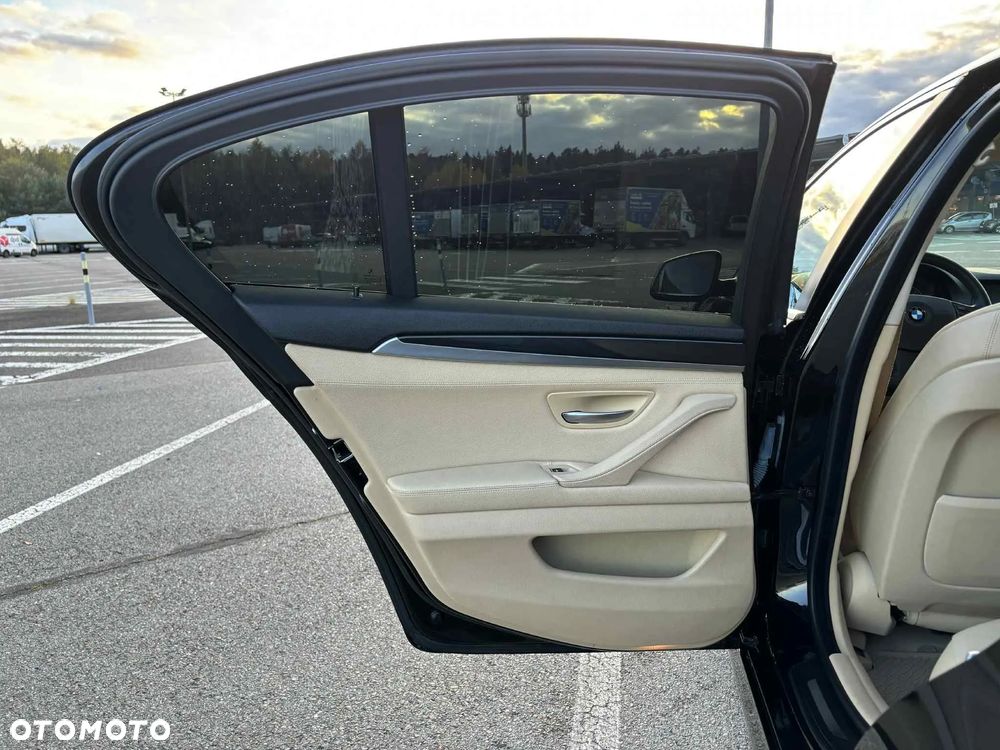 BMW Seria 5 520d xDrive - 10