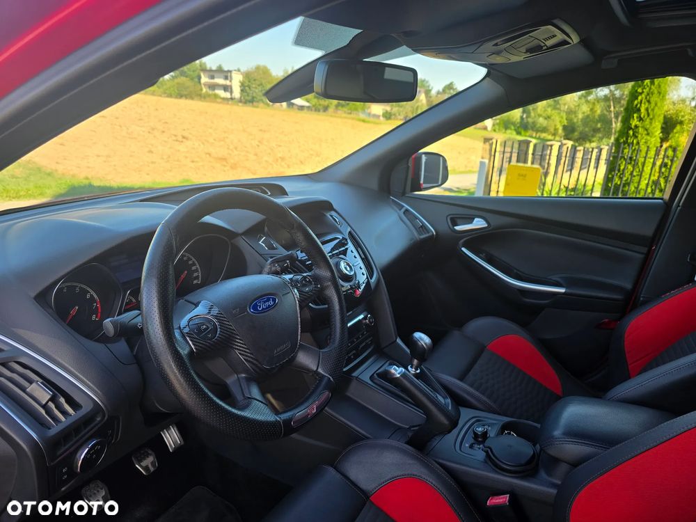 Ford Focus 2.0 EcoBoost ST mit Leder-Sport-Paket - 19