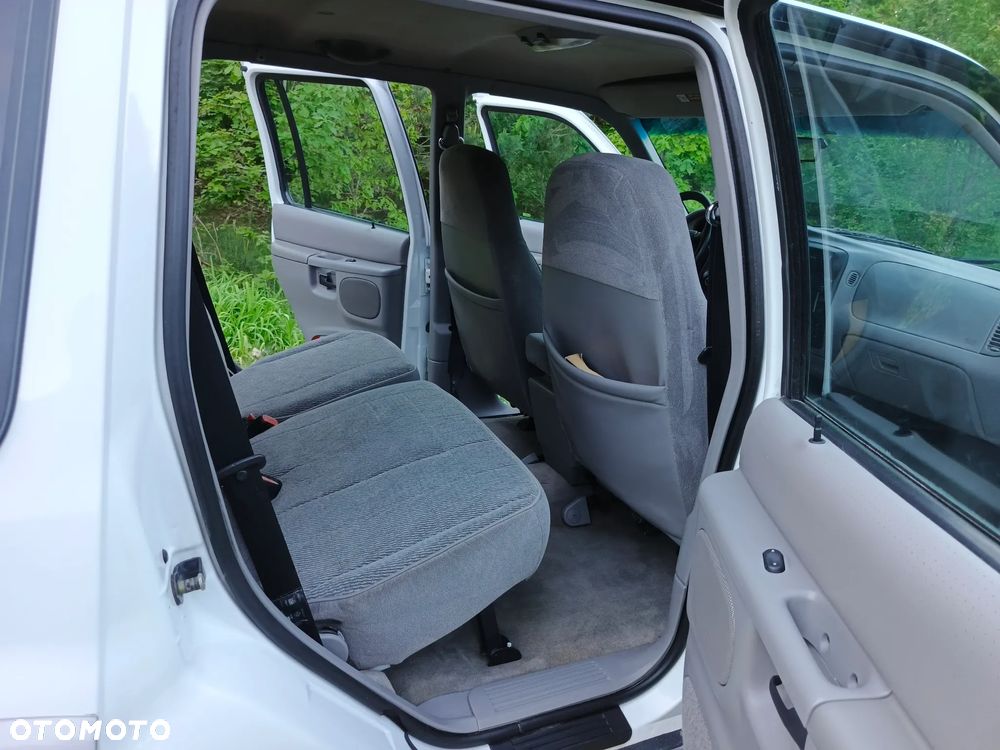 Ford Explorer - 11