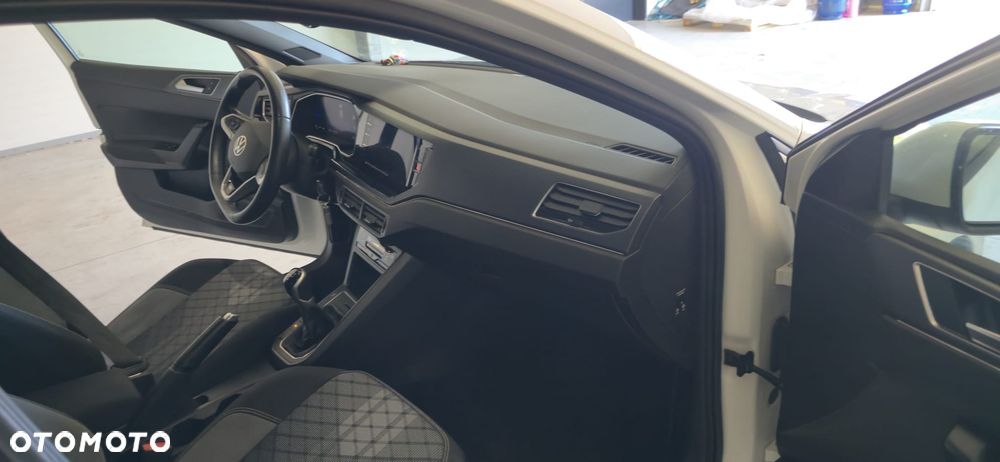 Volkswagen Polo 1.0 TSI OPF R-Line - 24