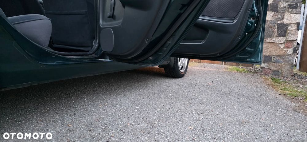 Toyota Avensis 1.6 VVT-i Terra Plus - 13