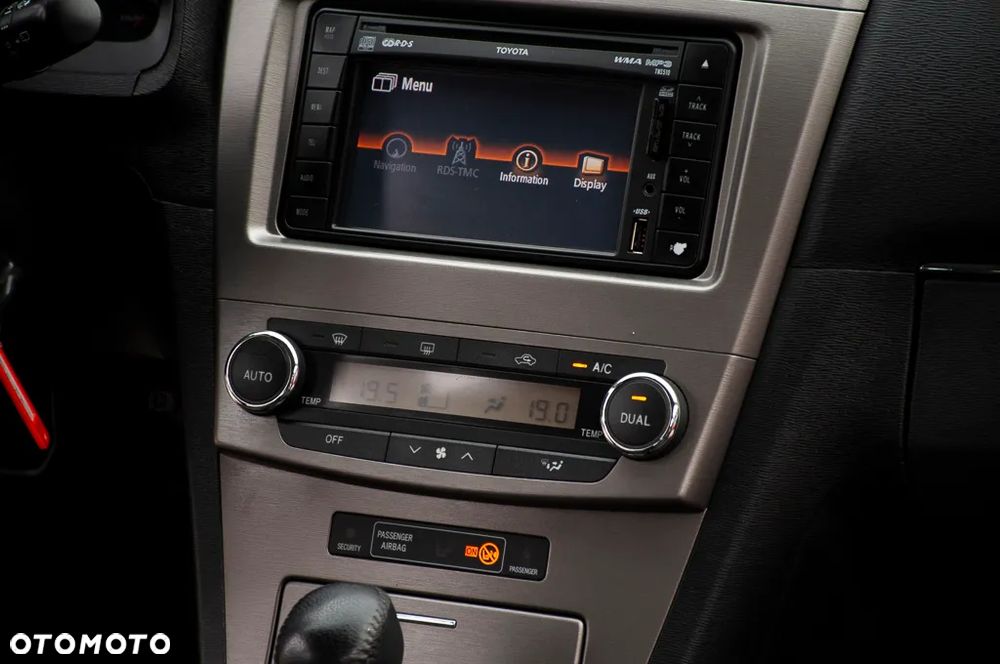 Toyota Avensis 1.8 Sol MS - 22