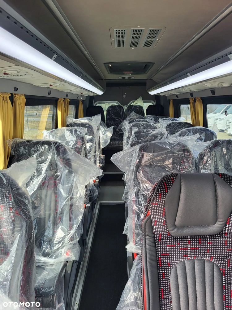 Volkswagen Crafter 24 - miejsca + 3 stojące - 14