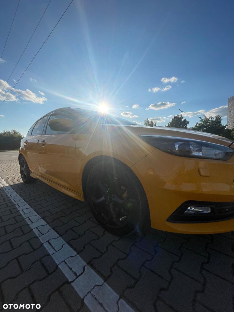 Ford Focus 2.0 EcoBoost ST - 17