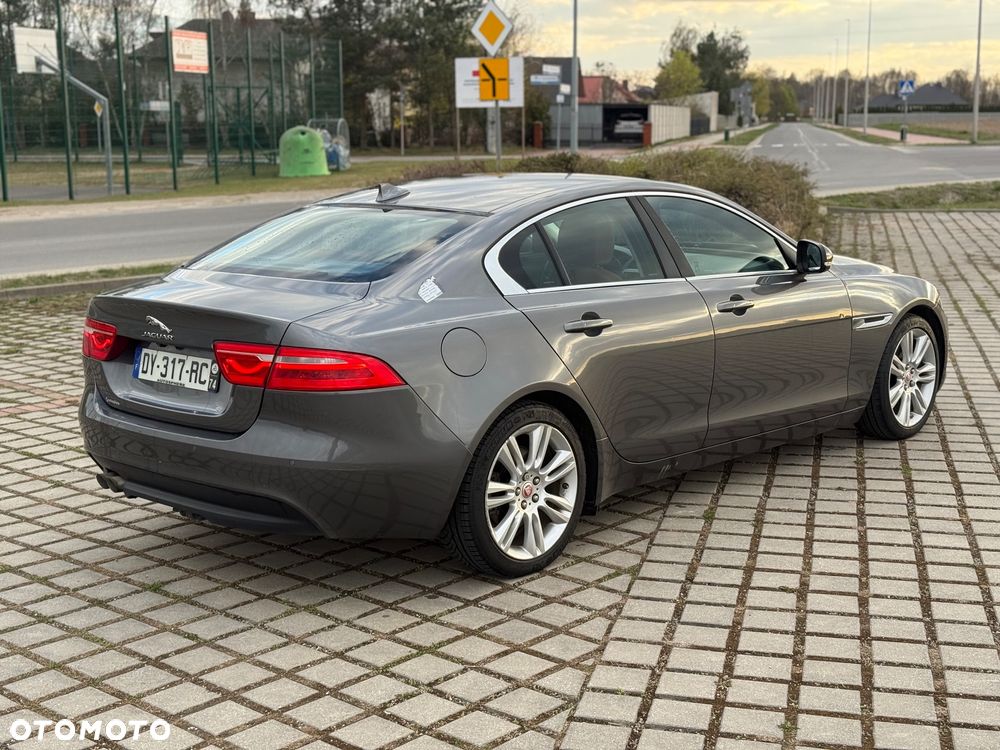 Jaguar XE 2.0 D AWD Prestige - 5