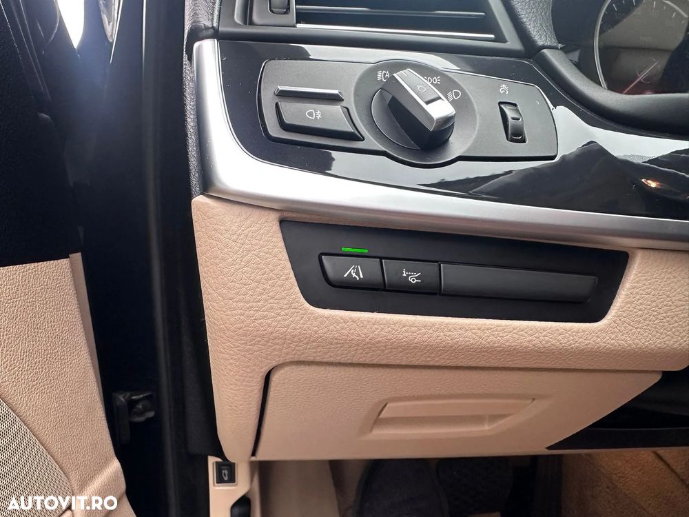 BMW Seria 5 525d xDrive Aut. Luxury Line - 36