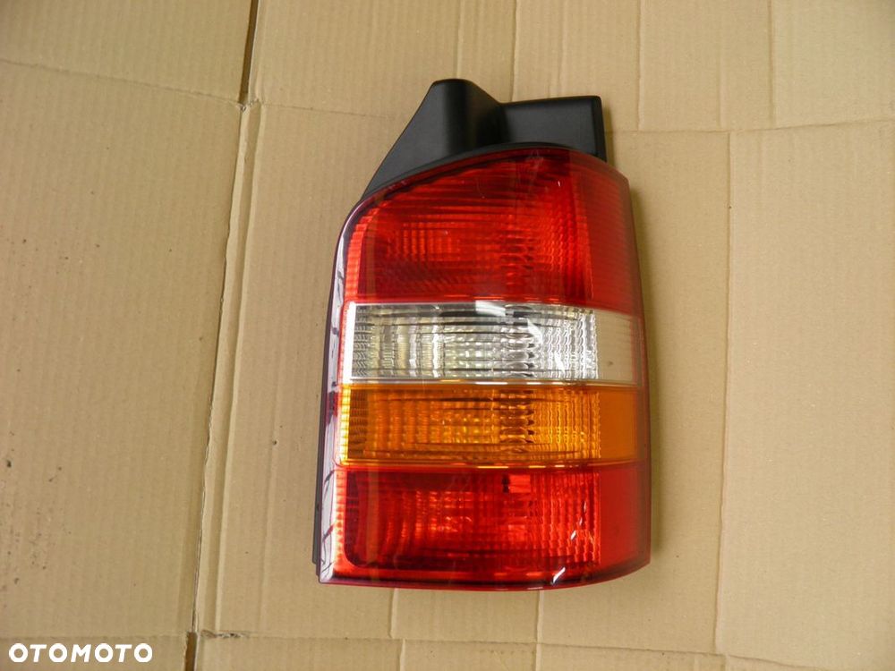VW T5 TARNSPORTER LAMPA TYLNA PRAWA ORYGINALNA DO KLAPY - 1