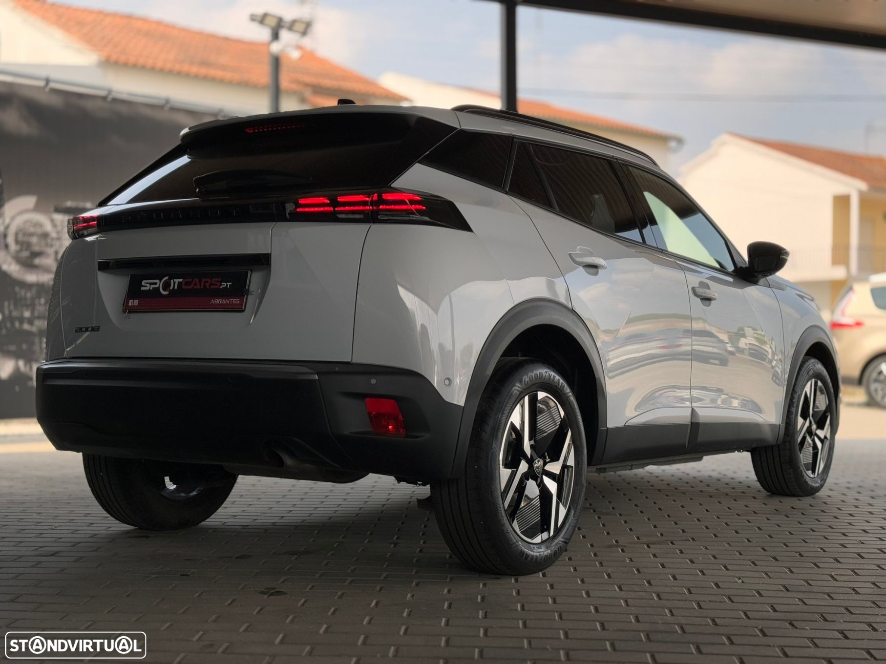 Peugeot 2008 1.2 PureTech Allure - 17