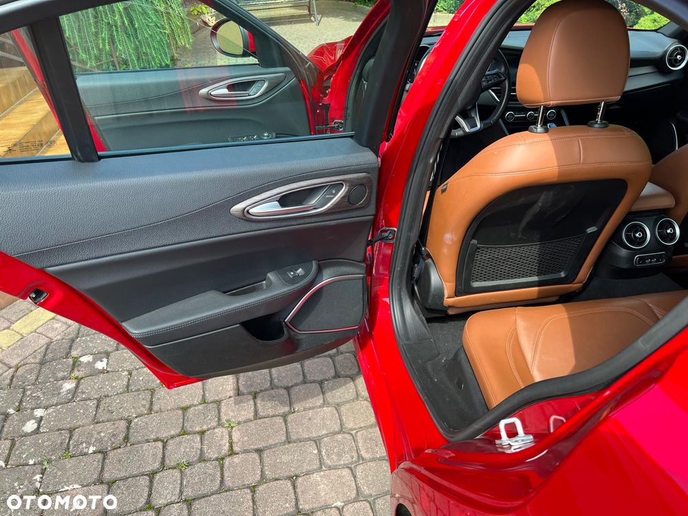 Alfa Romeo Giulia 2.0 Turbo 16V AT8-Q4 Ti - 10