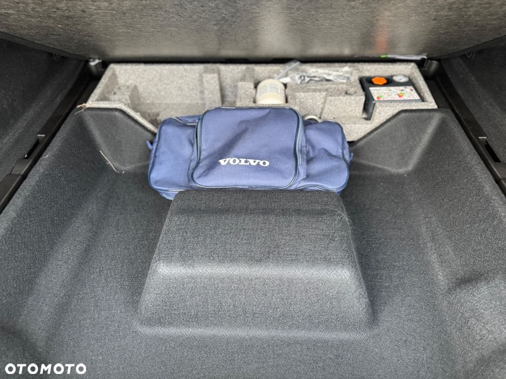 Volvo XC 60 T5 AWD Momentum Pro - 32