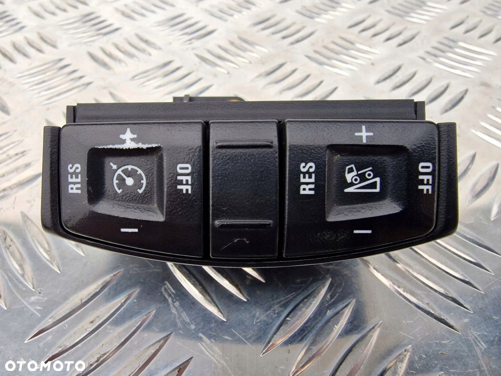 PRZYCISK PRZEŁĄCZNIK MENU KIEROWNICY SCANIA R - 1