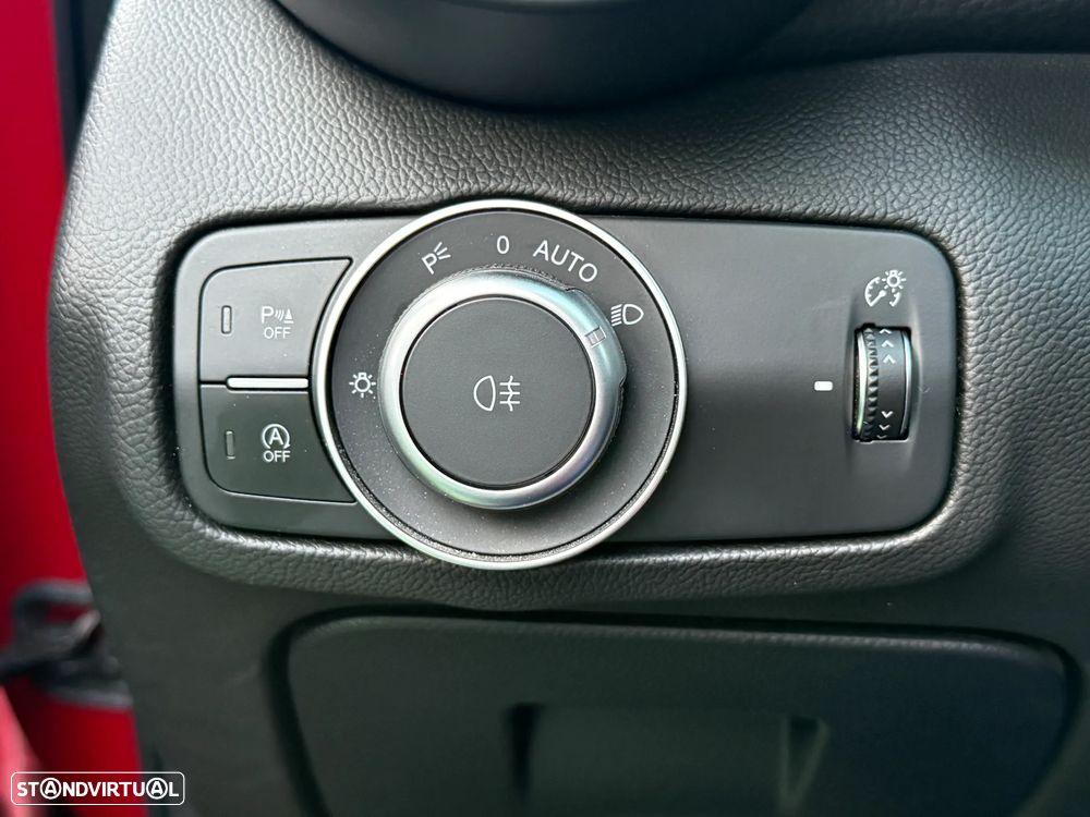 Alfa Romeo Giulia 2.0 Turbo 16V AT8-Q4 Veloce - 38