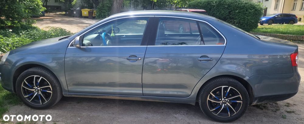 Volkswagen Jetta 1.6 FSI Comfortline - 5