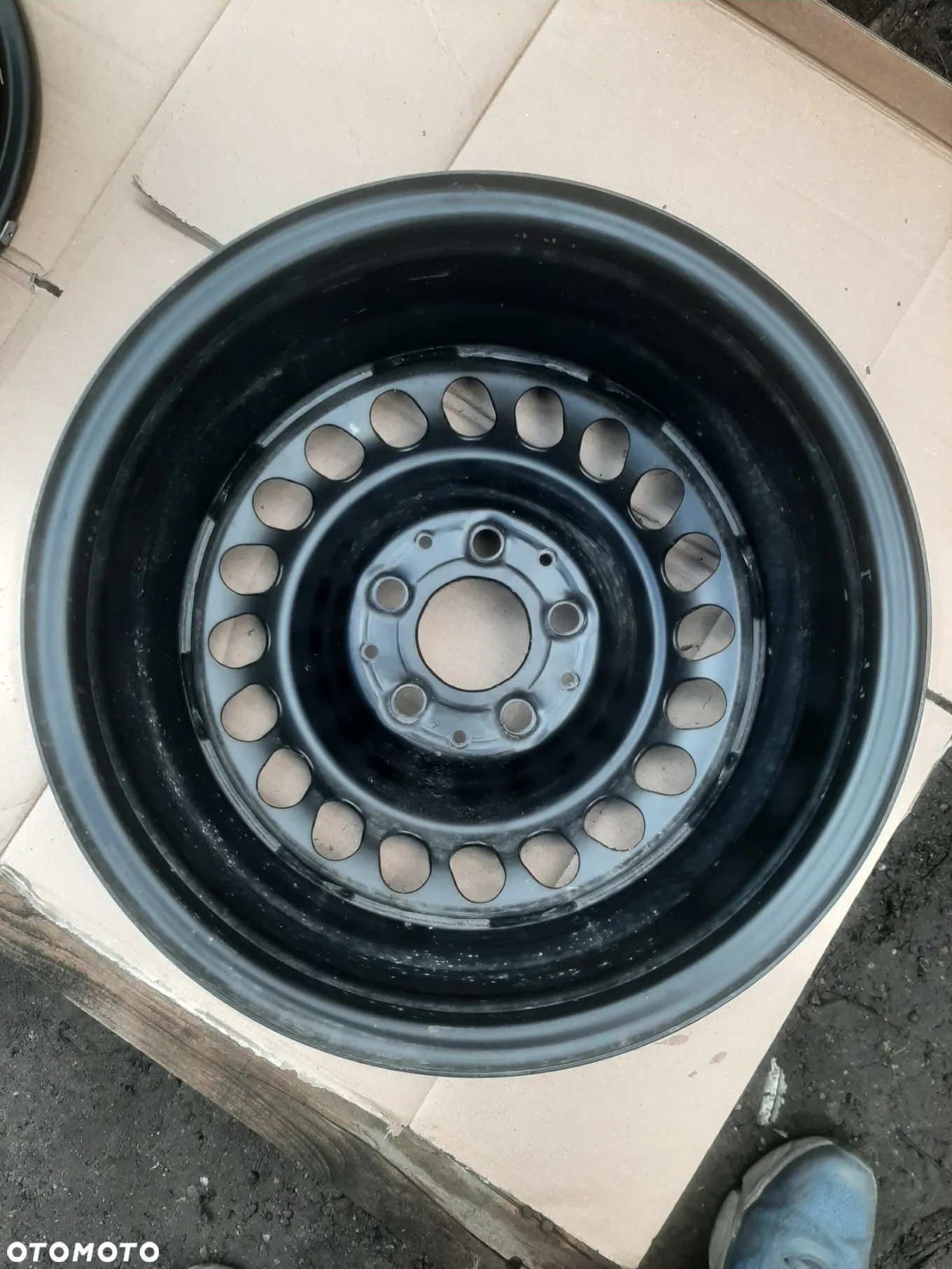 Felga stalowa Mercedes 2104000702 7jx15 et 37 5x112 - 4