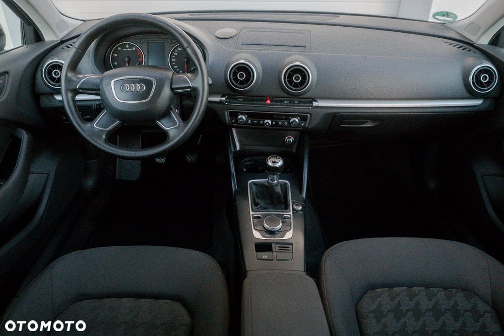 Audi A3 Sportback 1.4 TFSI Ambiente - 28