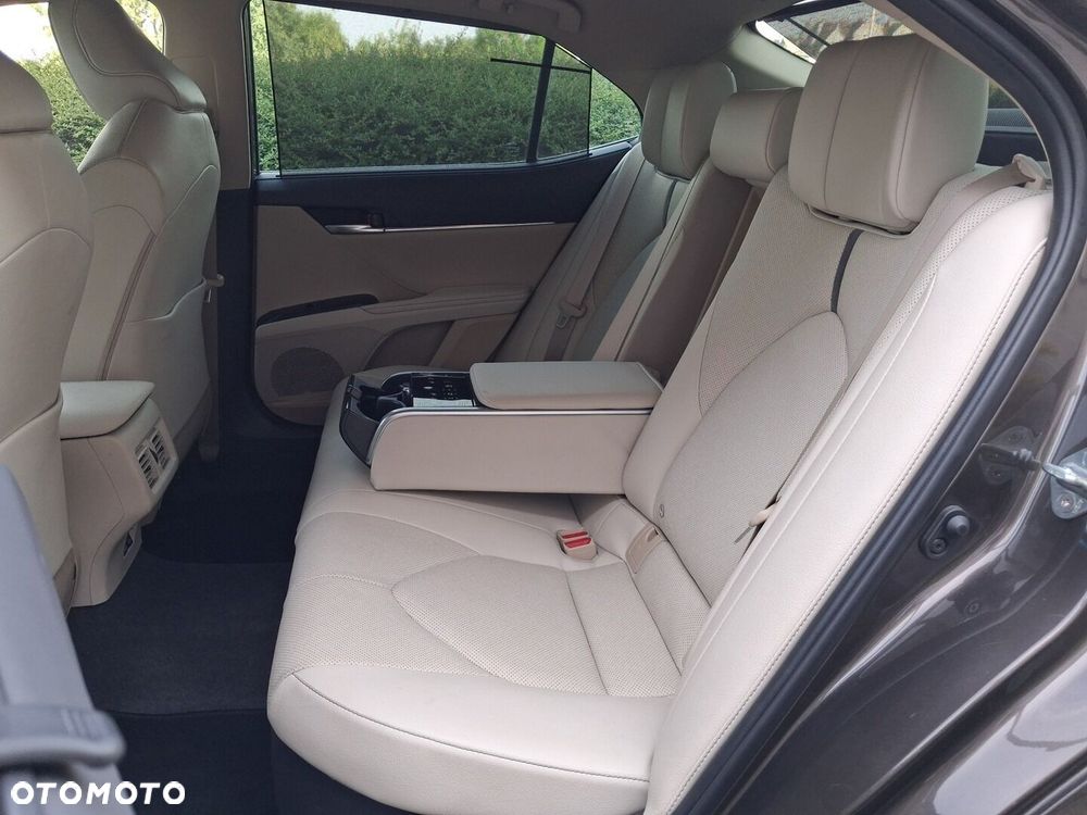 Toyota Camry 2.5 Hybrid Executive CVT - 19