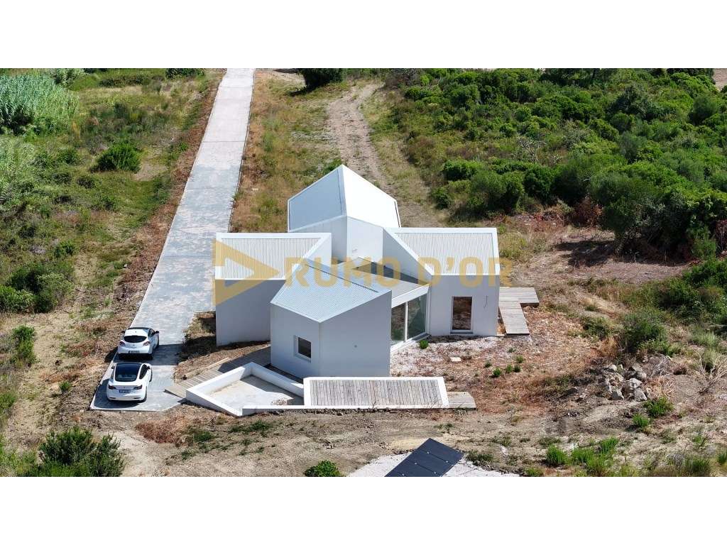 Moradia T2+1 Nova em Refugidos com Piscina- Viva com Conforto, Esti... - Grande imagem: 2/45