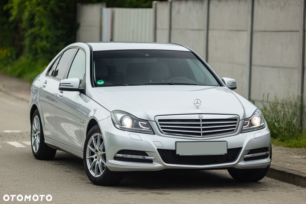 Mercedes-Benz Klasa C 200 CGI BlueEff Elegance - 8