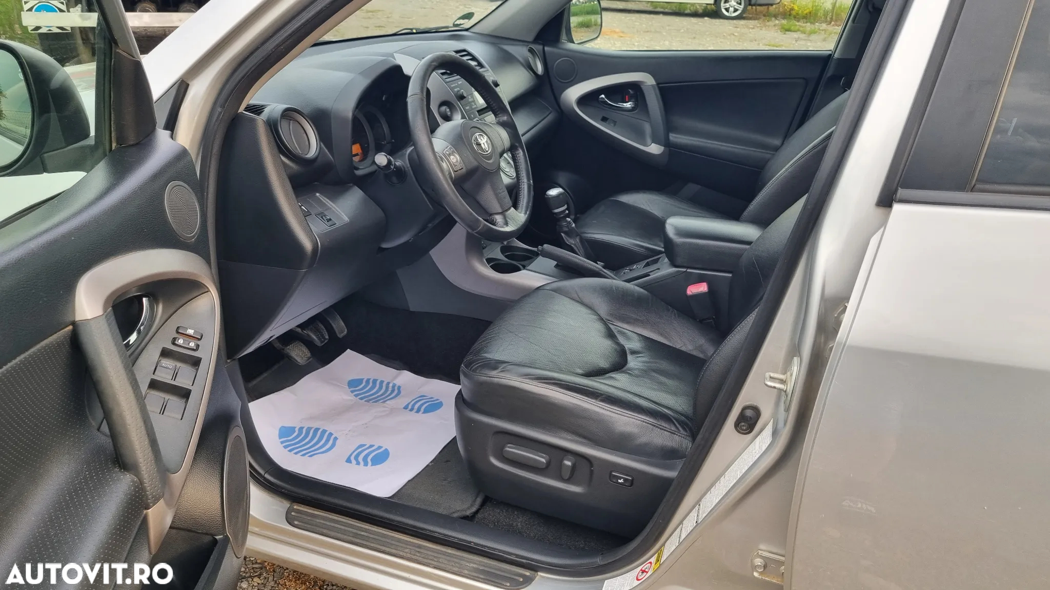Toyota RAV4 2.2L D-CAT M/T Luxury - 23