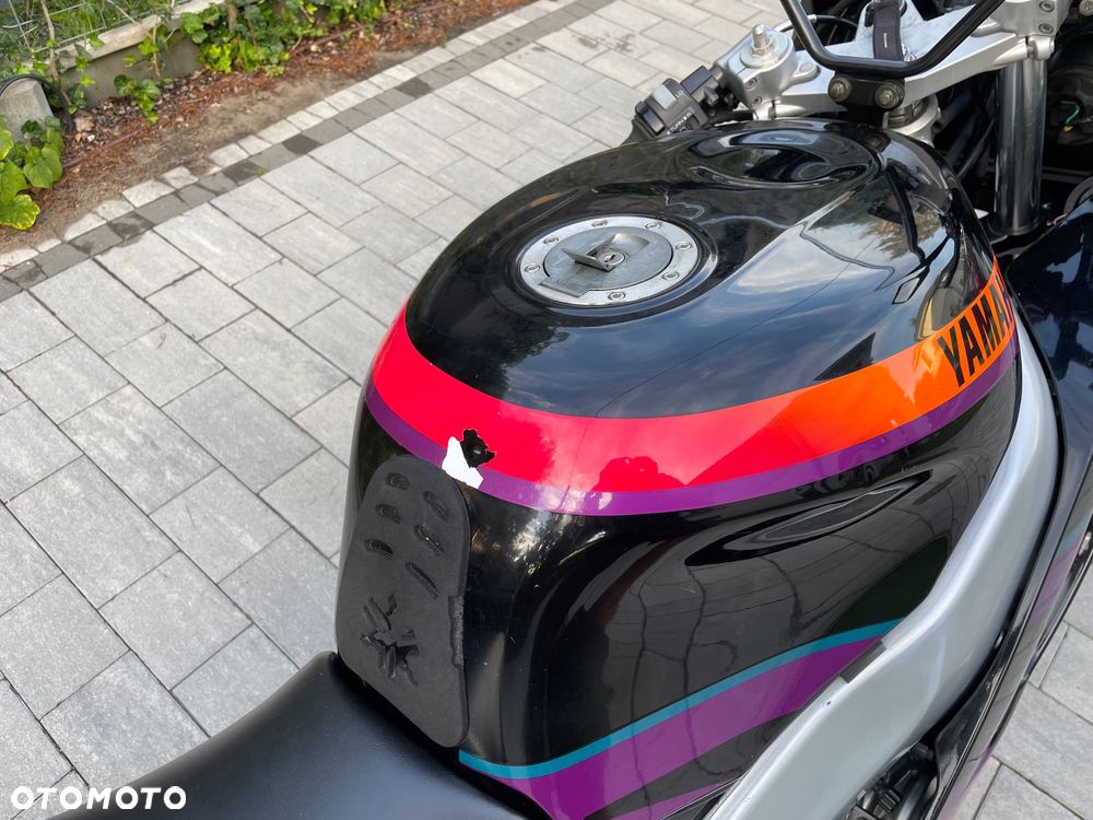 Yamaha FZR - 22
