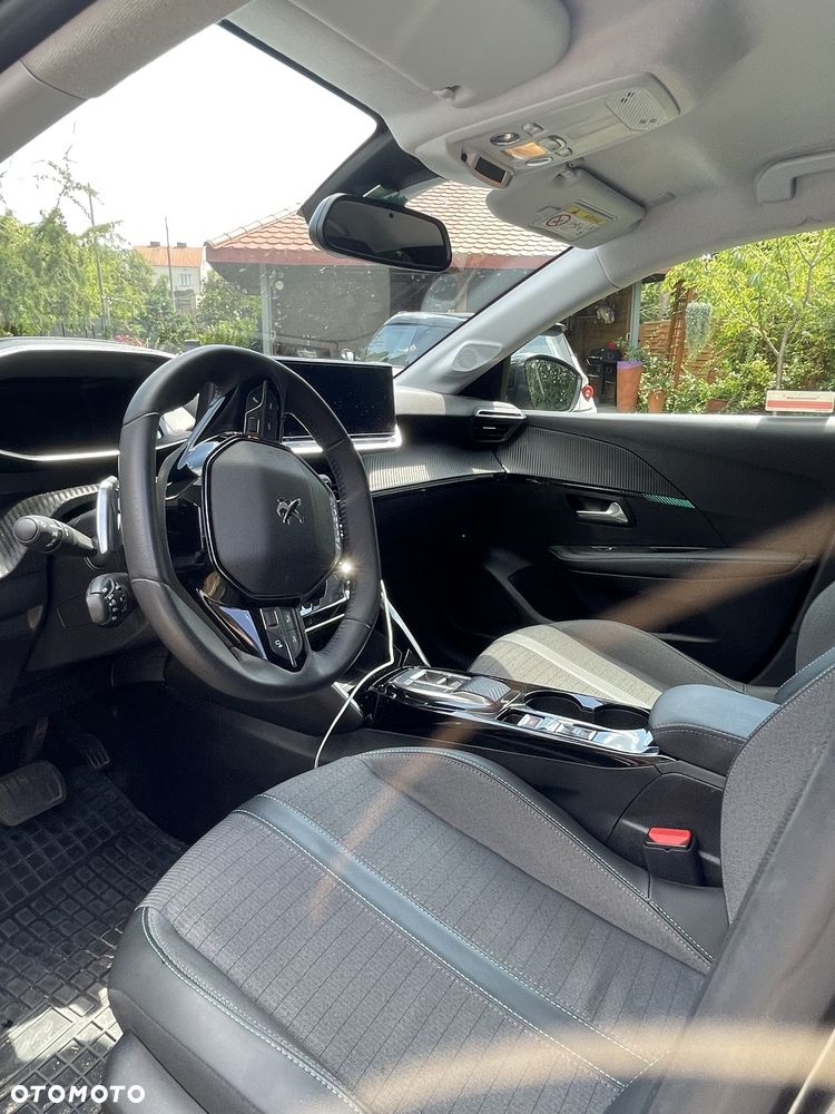 Peugeot 208 - 5