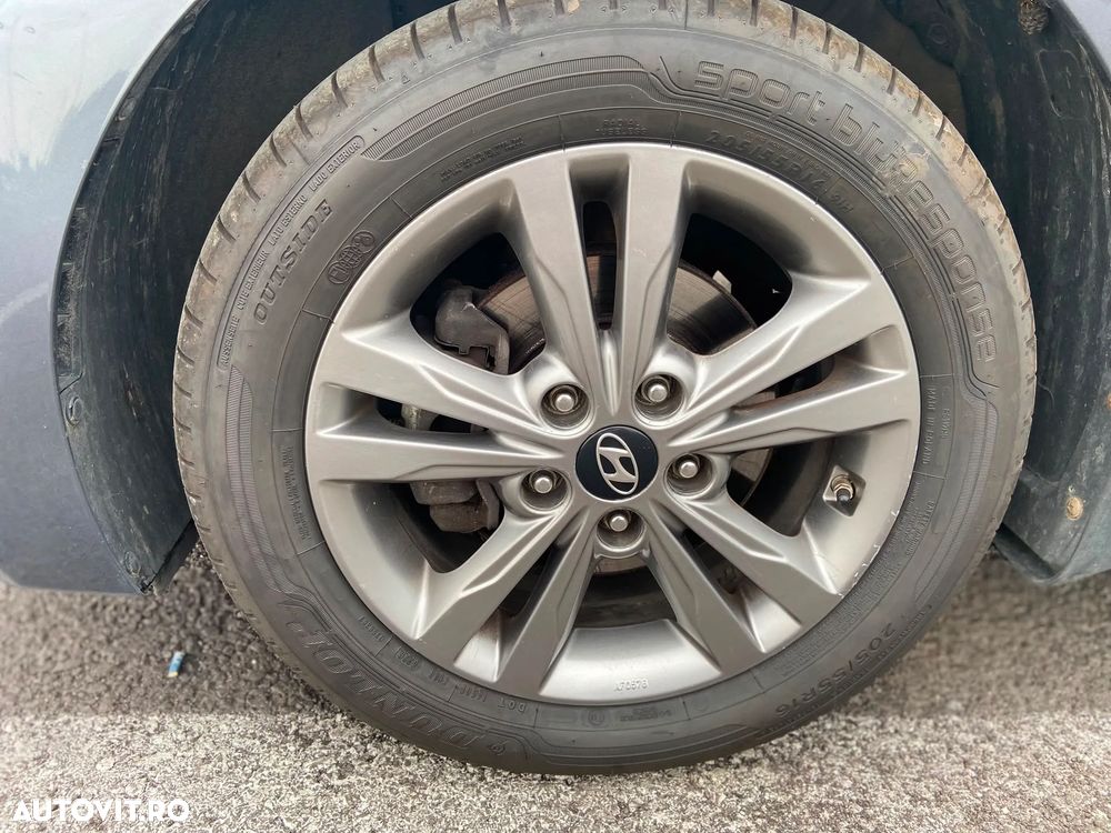 Hyundai Elantra 1.6 MPi Highway - 19