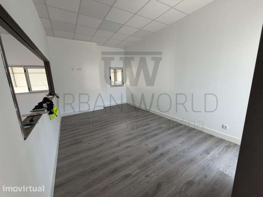 Armazém, Venda do Pinheiro , Malveira, Mafra, 500 m2 - Grande imagem: 3/13