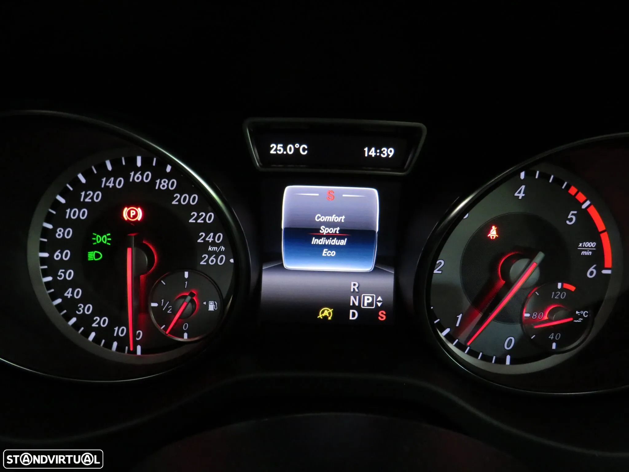 Mercedes-Benz GLA 200 d 7G-DCT Urban - 19