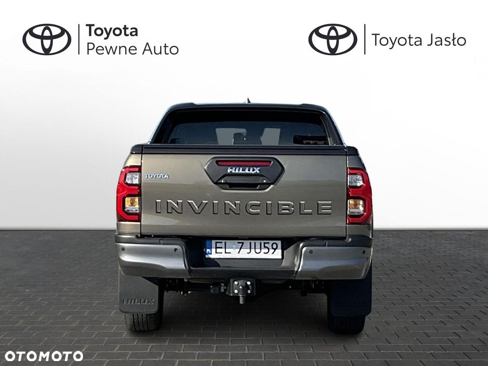 Toyota Hilux 2.8 D-4D Double Cab Invincible Sport 4x4 - 4