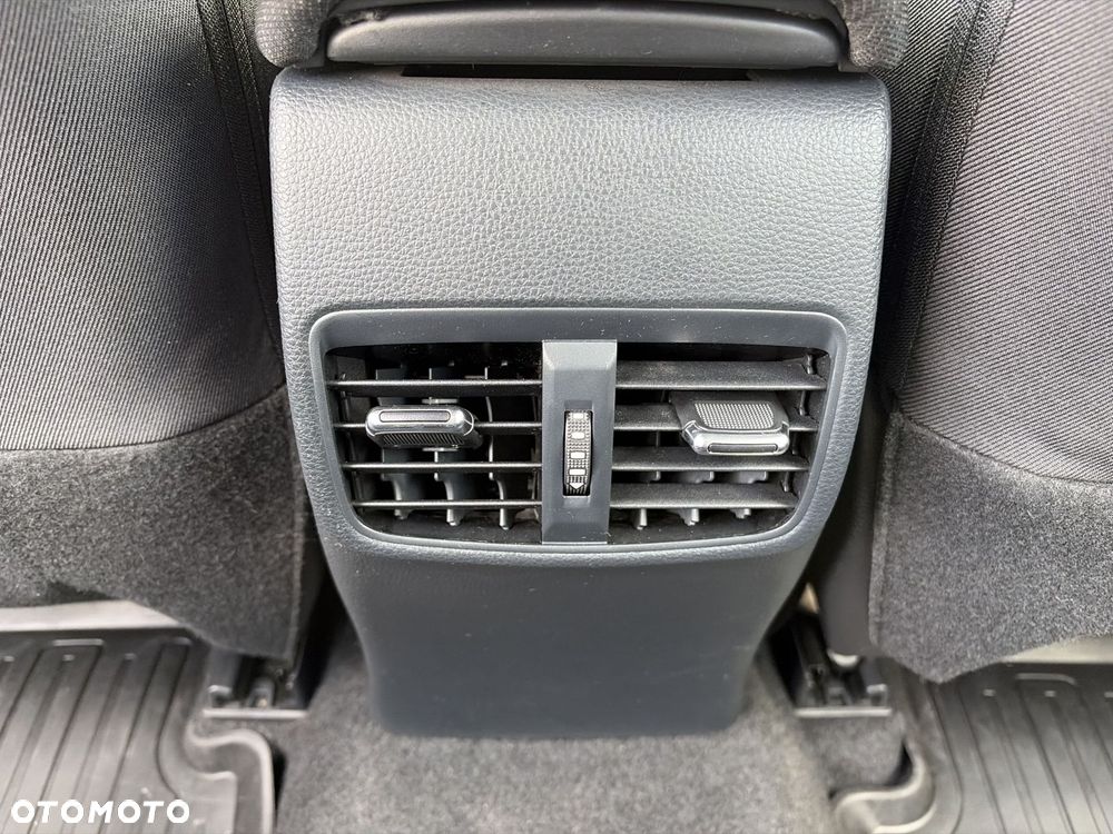 Toyota Corolla 1.8 Hybrid Comfort - 24