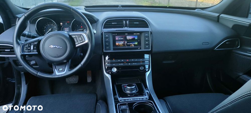 Jaguar XE 20d AWD R-Sport - 12