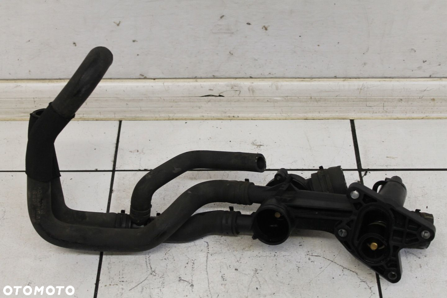 OBUDOWA TERMOSTATU PRZEWODY VW GOLF 5 V 1.6 FSI - 2