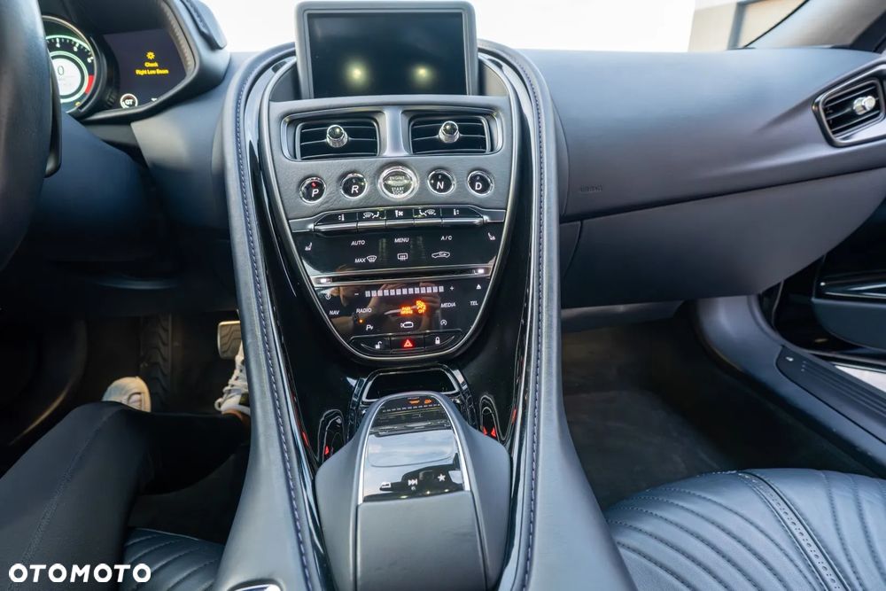 Aston Martin DB11 Standard - 39