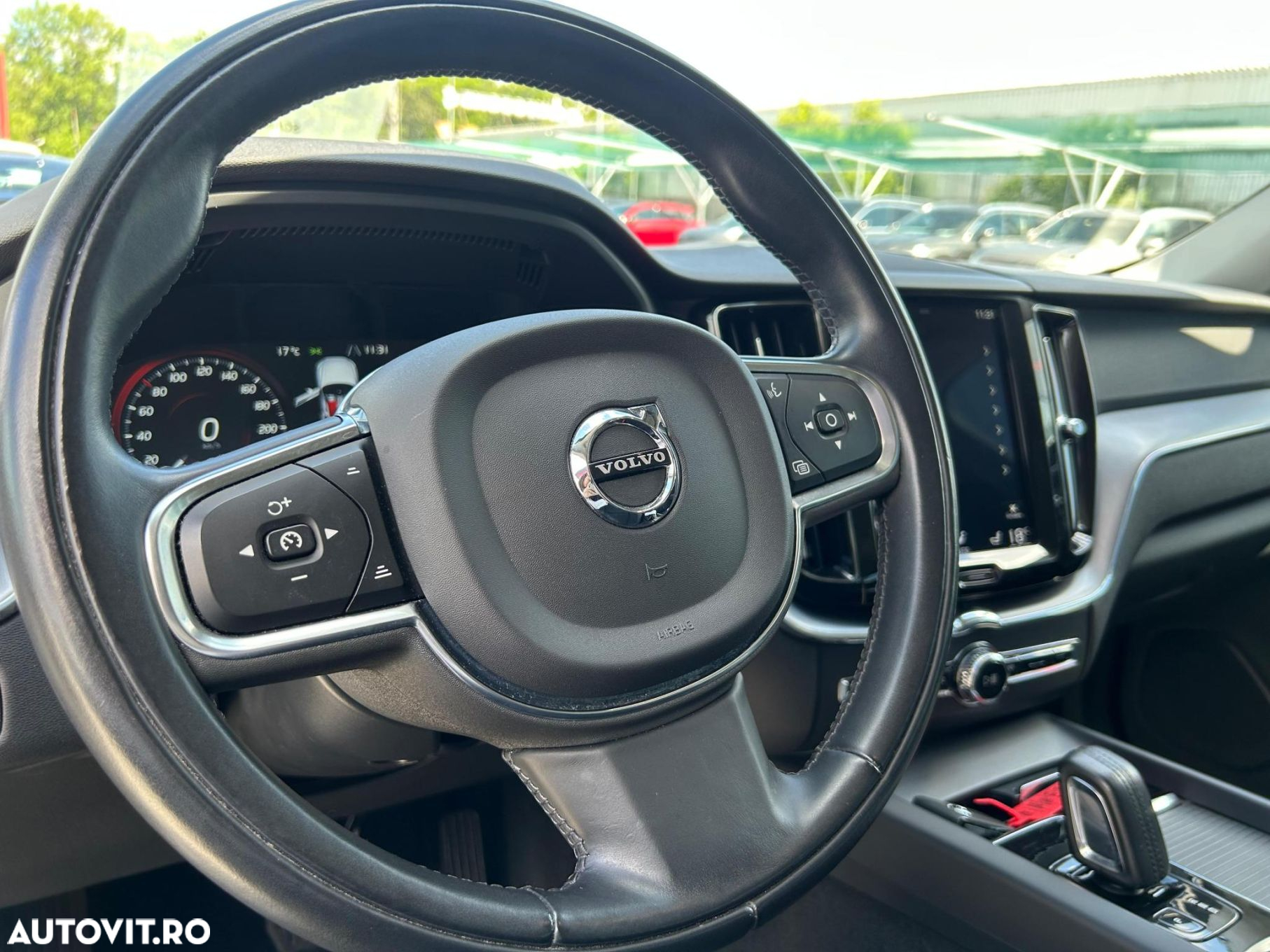 Volvo XC 60 B4 MHEV AWD Momentum Pro - 17