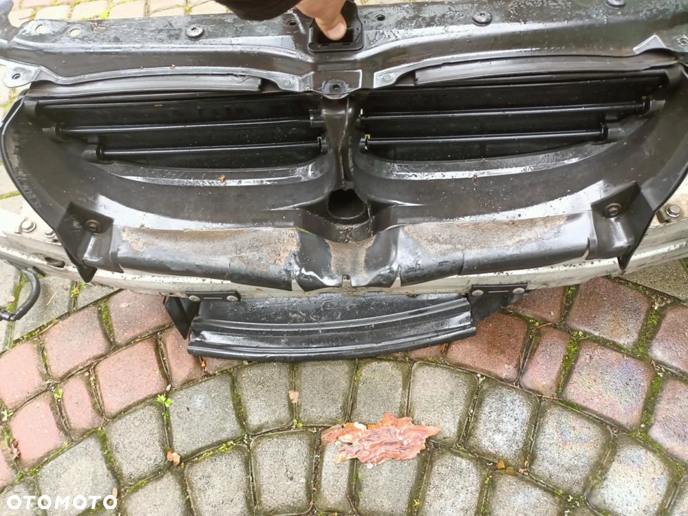 Żaluzja roleta wlot pas wspornik BMW E60 E61 przed lift beznyna 7050537 - 4