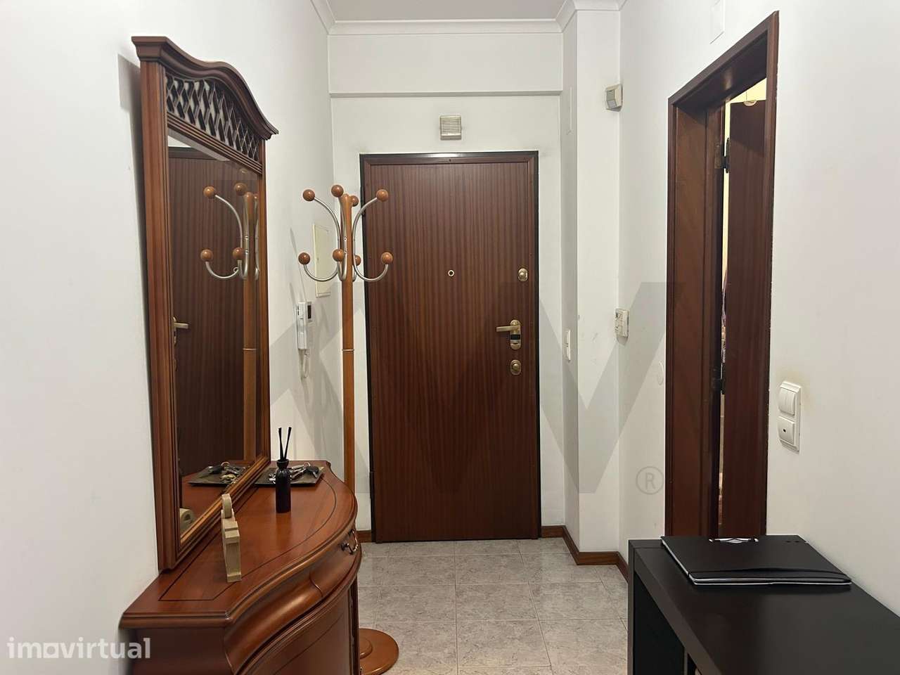 Vende-se Apartamento T2 com 80 m2, Elevador e Arrecadação | Rua da Mur - Grande imagem: 5/41