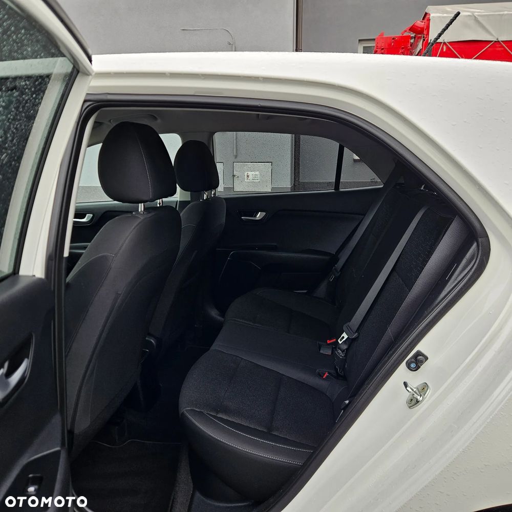 Kia Rio - 12