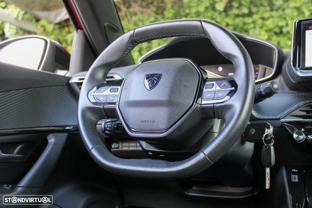 Peugeot 2008 1.2 PureTech Allure - 12