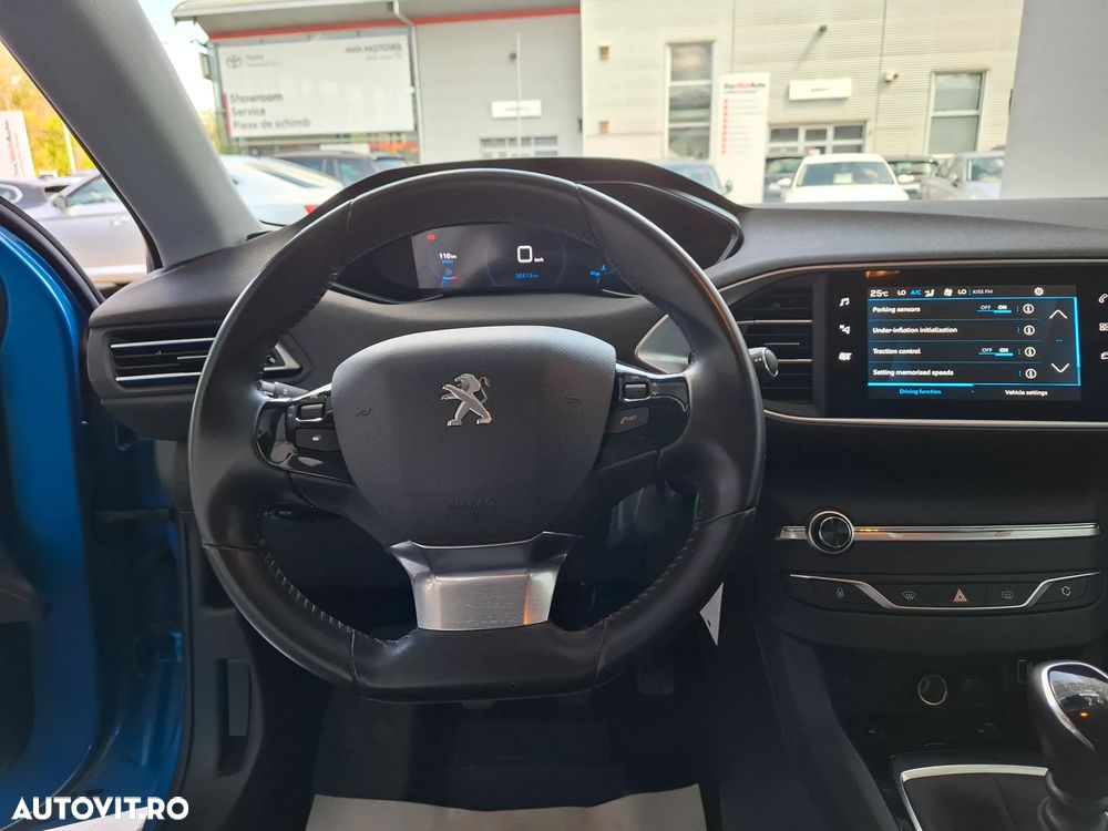 Peugeot 308 SW 1.2 L PureTech Turbo S&S Allure - 11