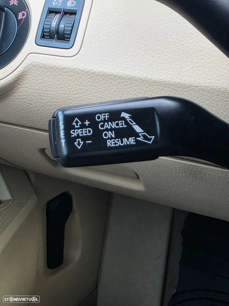 VW Passat Variant 2.0 TDI Confortline - 23