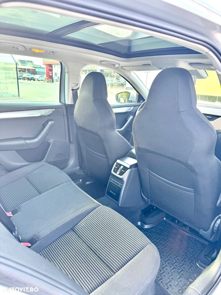 Skoda Octavia 2.0 TDI STYLE DSG - 23