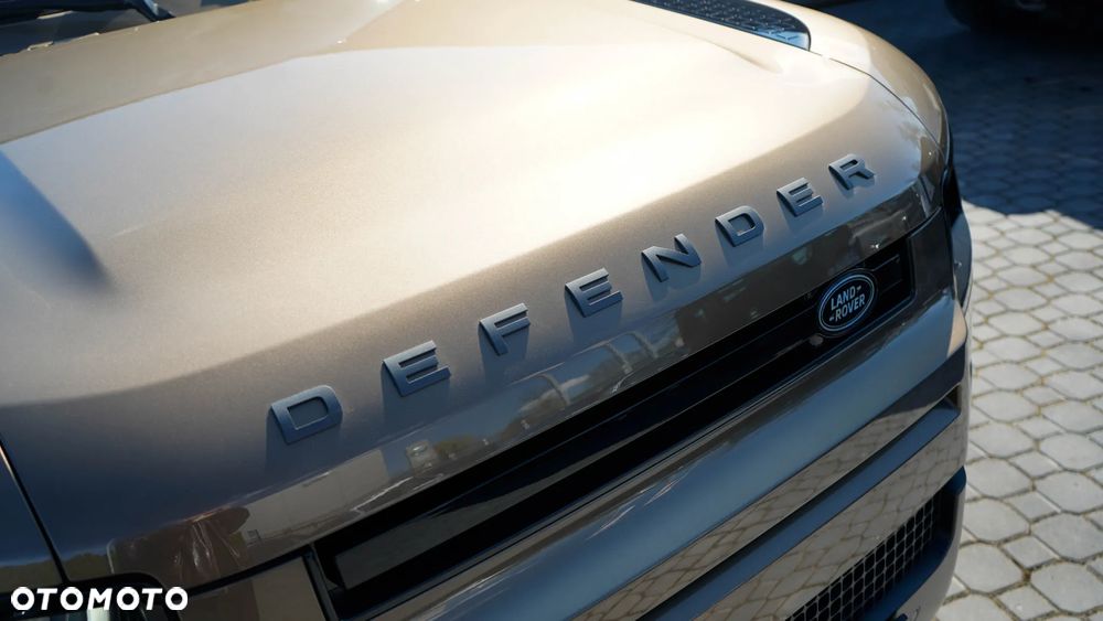 Land Rover Defender 110 D350 X-Dynamic SE - 7