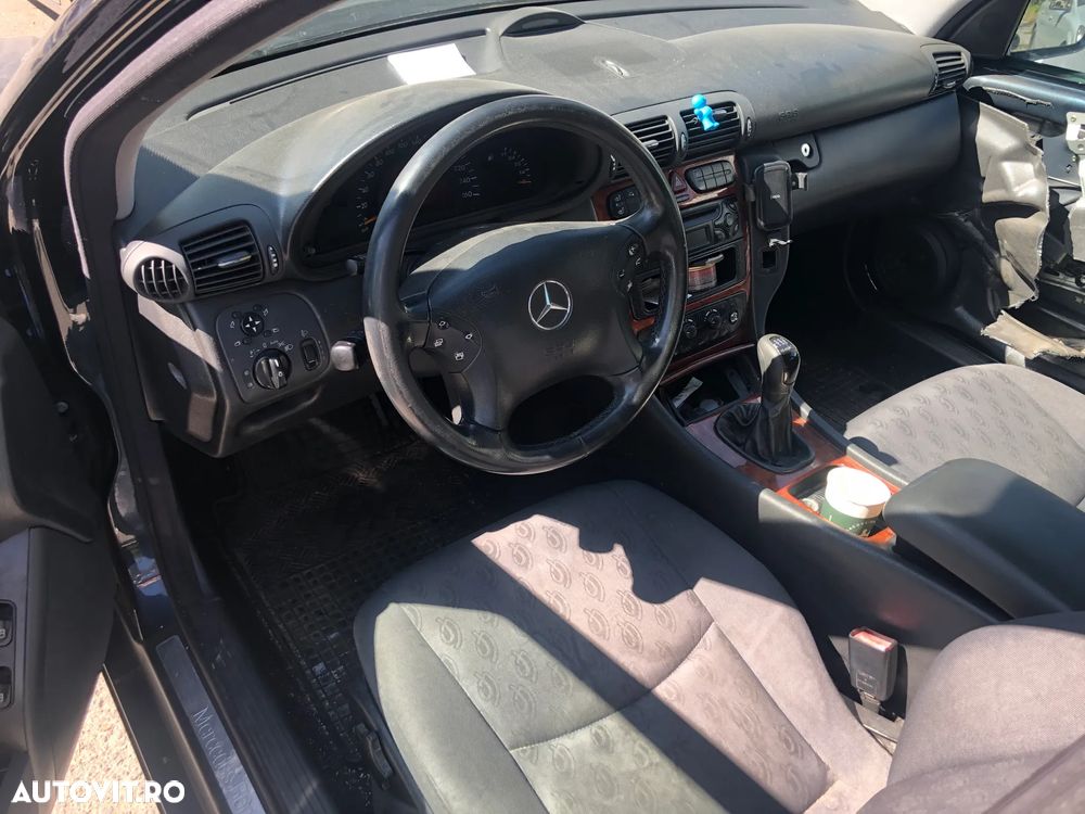 Dezmembrez Mercedes Benz C class W203 break 2003 CDI carlig tractare - 5