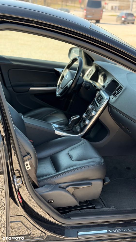 Volvo V60 D6 AWD Plug-in Hybrid Summum - 8