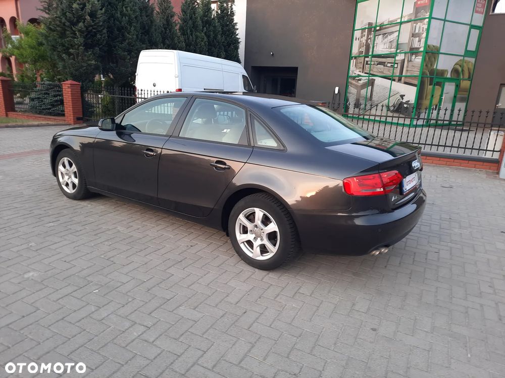 Audi A4 Limousine - 12