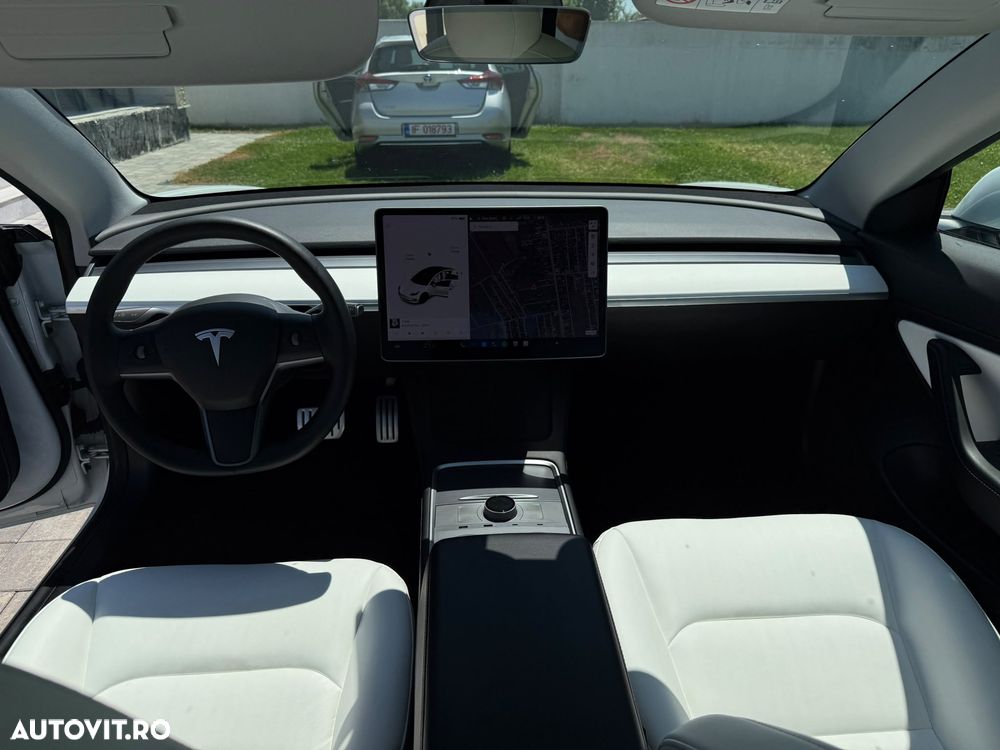 Tesla Model 3 - 8