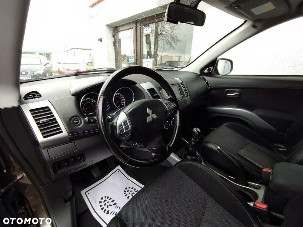 Mitsubishi Outlander - 10