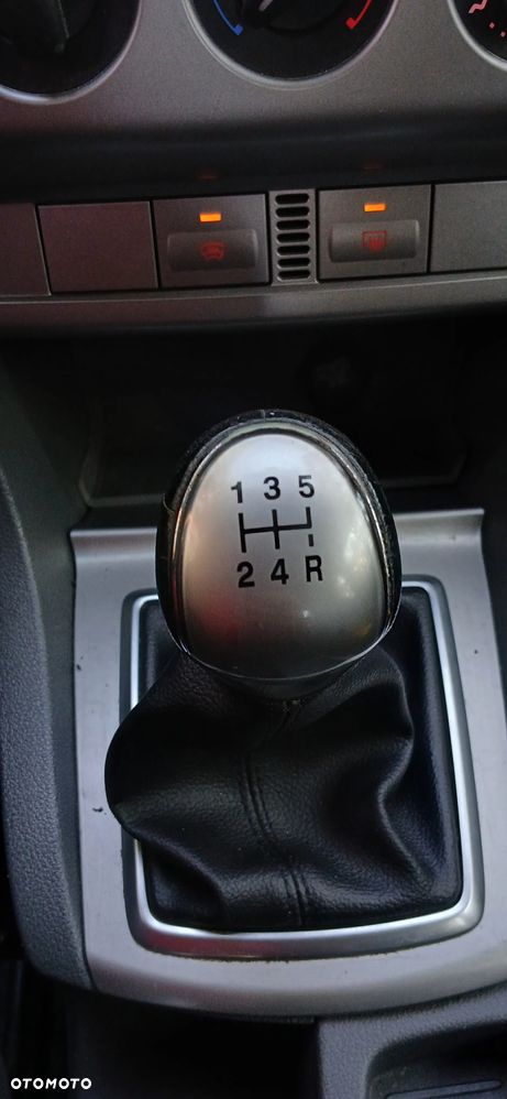 Ford Focus 1.6 16V Ghia - 17