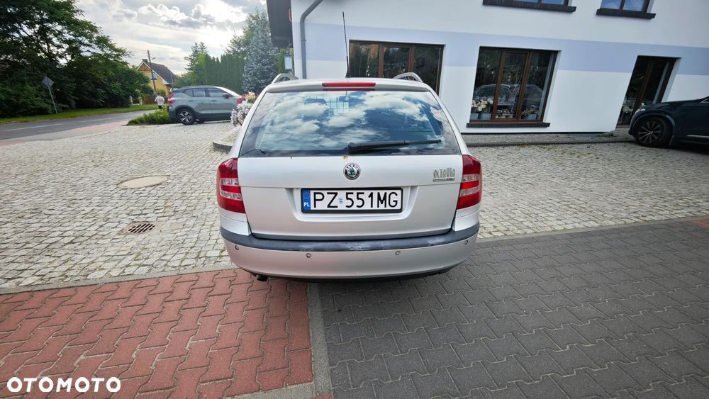 Skoda Octavia 1.6 FSI Ambiente - 12