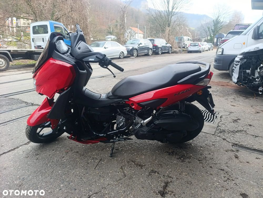 Yamaha NMAX - 16